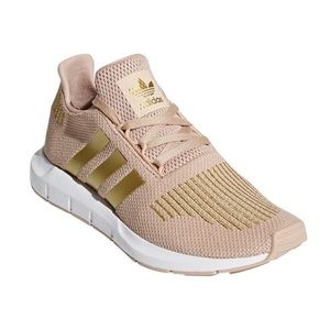 Adidas Swift Run Sneaker sz 7.5 (youth 6)